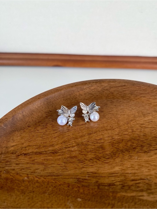 Jewelry - 4/$15 Silver Butterfly Pearl Stud Earrings